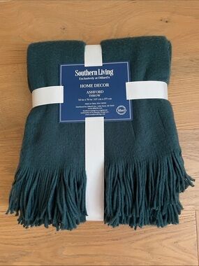 Southern Living Ashford Throw Green, NWT